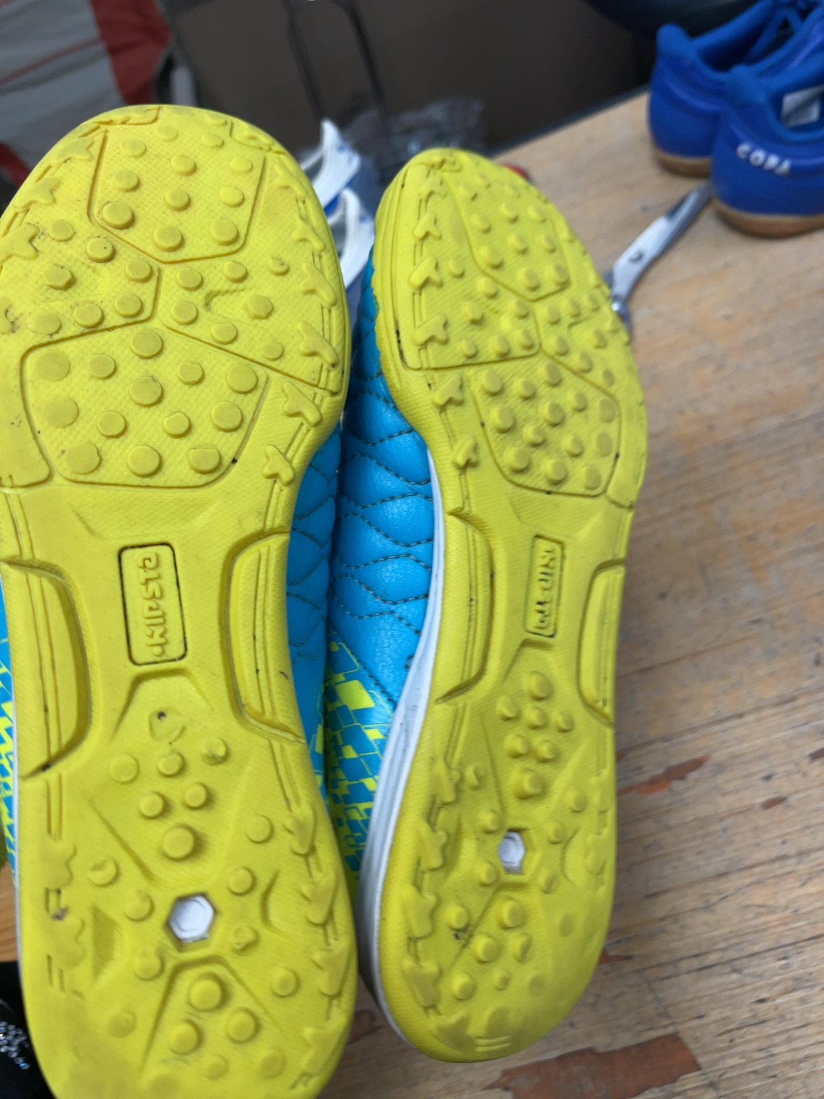 Kipsta Indoor Soccer Shoes Size 3.5 Blue/Green