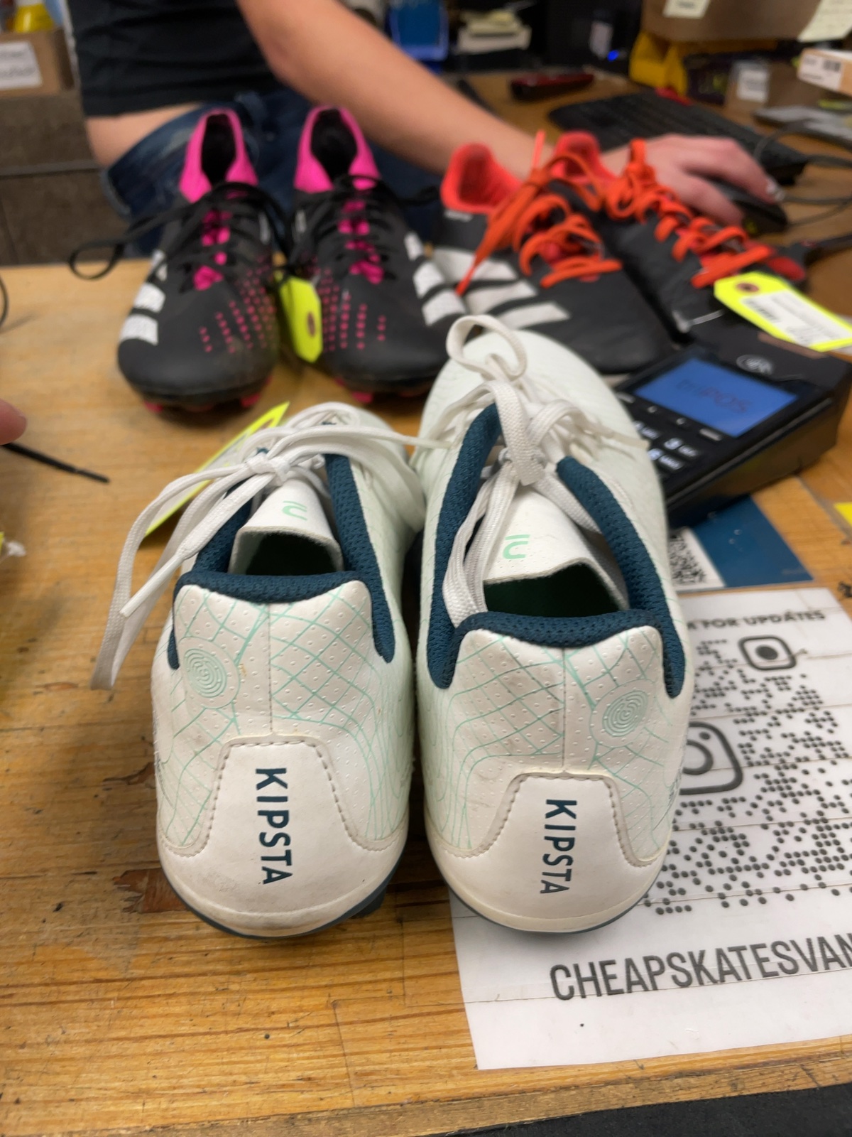 Kipsta Viralto Size 4 Soccer Cleats White/Blue