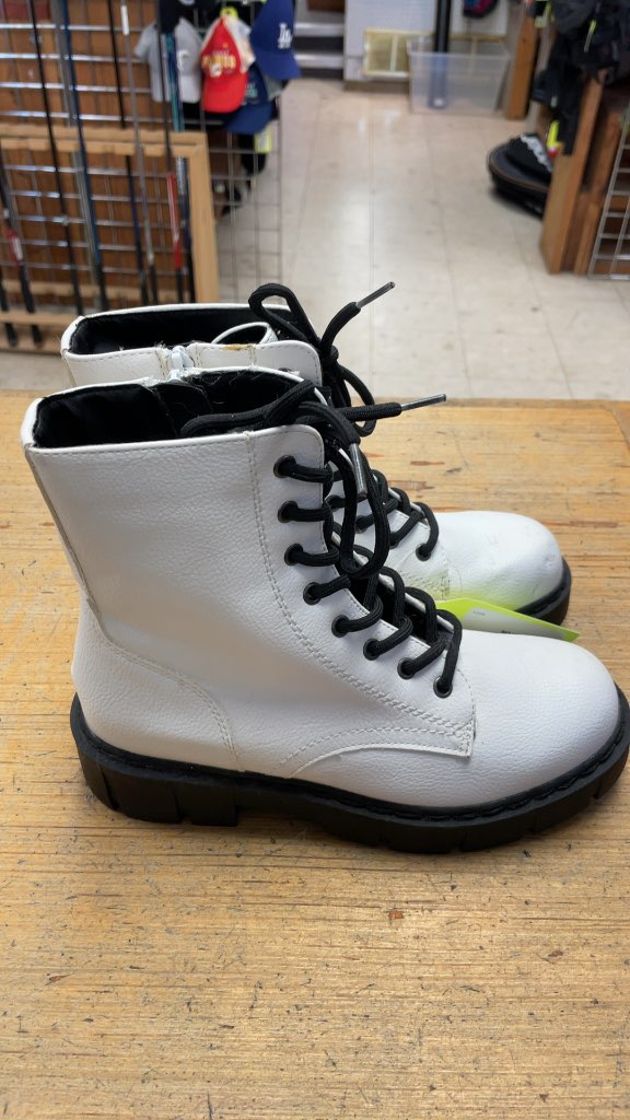 Linston White Lace-up Boots - Size 6.5