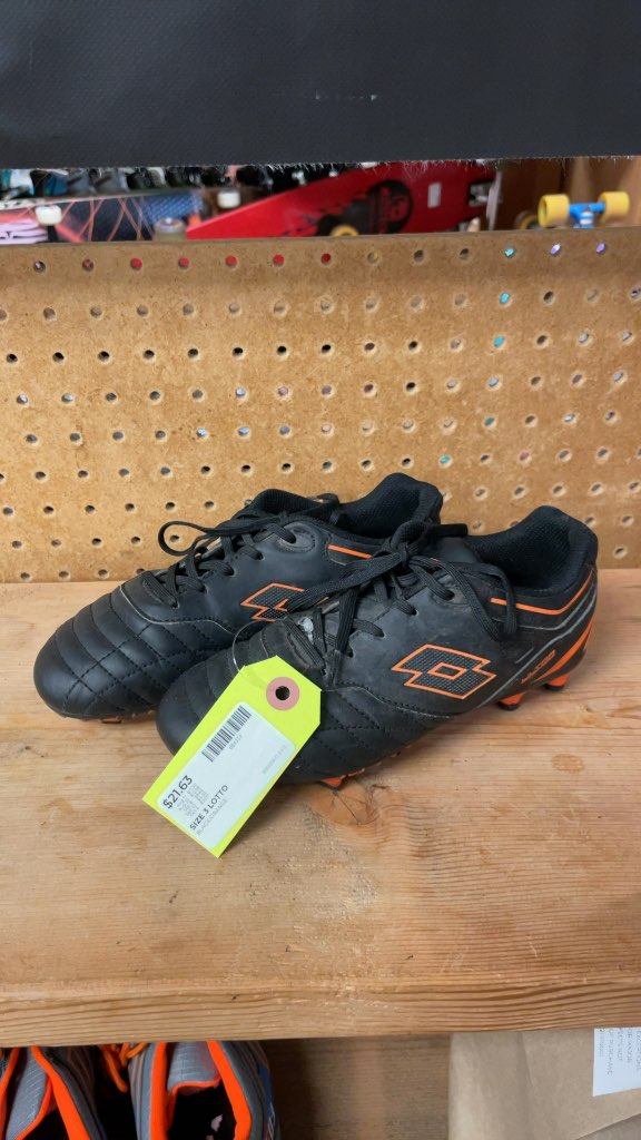 Lotto Youth Soccer Cleats - Black/Orange - Size 3