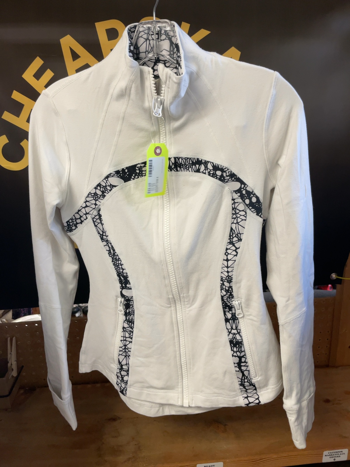 Lululemon White Patterned Zip-Up Jacket - Size 6