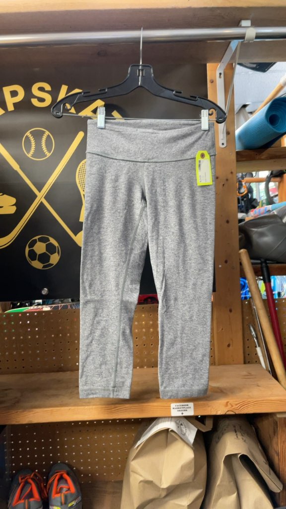 Lululemon Women's Grey Crop Pants - Size 4