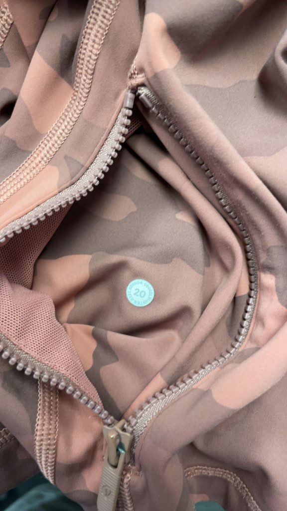 Lululemon Women's Size 20 Red Camo Zip-Up Jacket