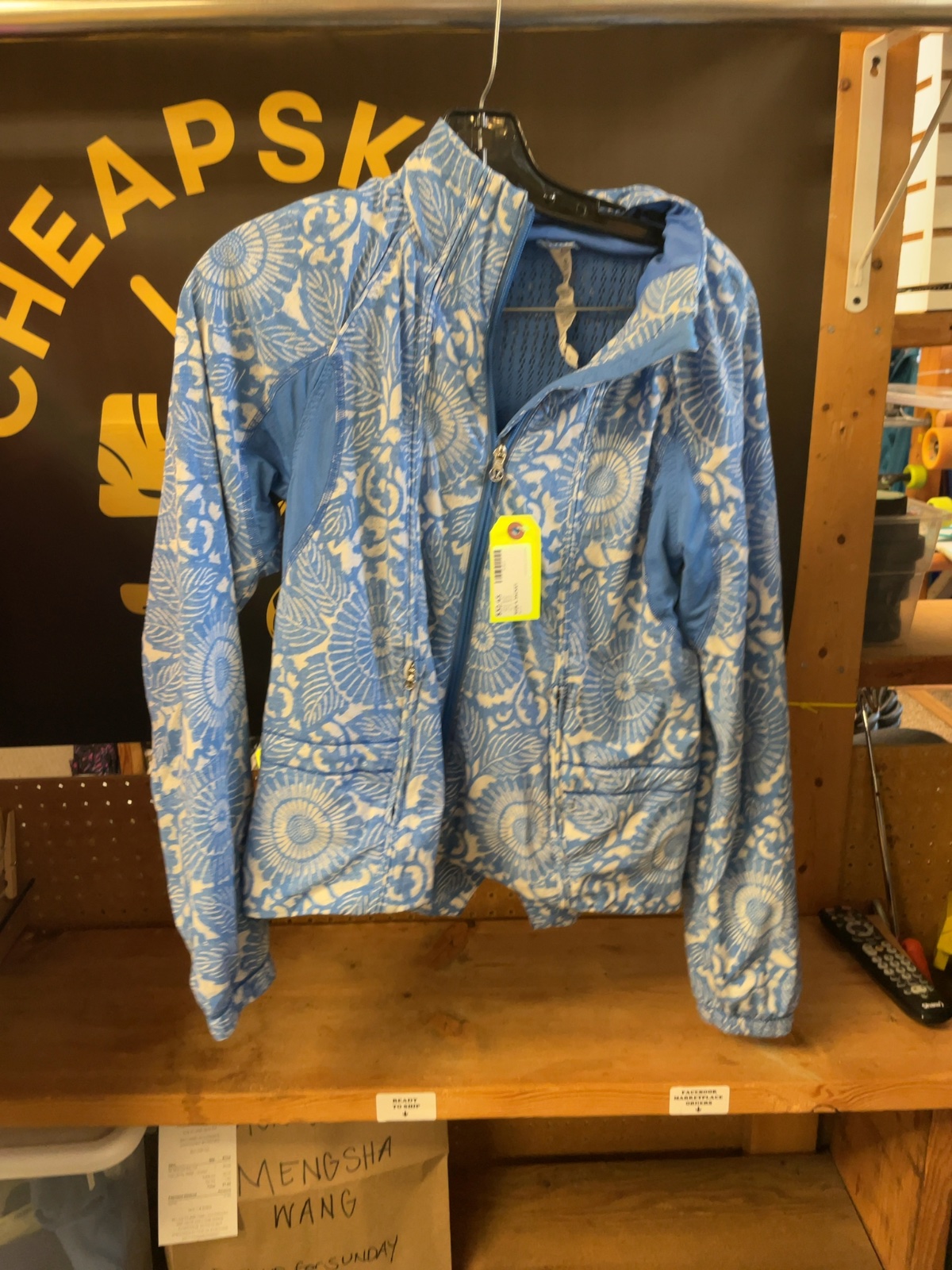 Lululemon Women's Size 4 Blue Patterned Athletic Jacket