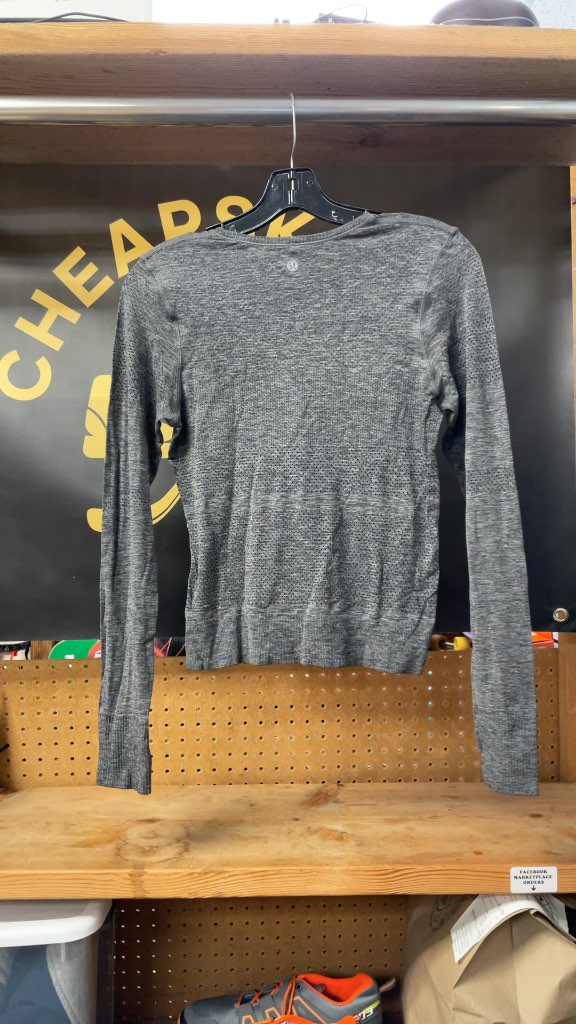 Lululemon Women's Size 4 Grey Long Sleeve Shirt