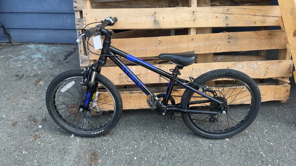 MEC Dash 20" Kids' Mountain Bike