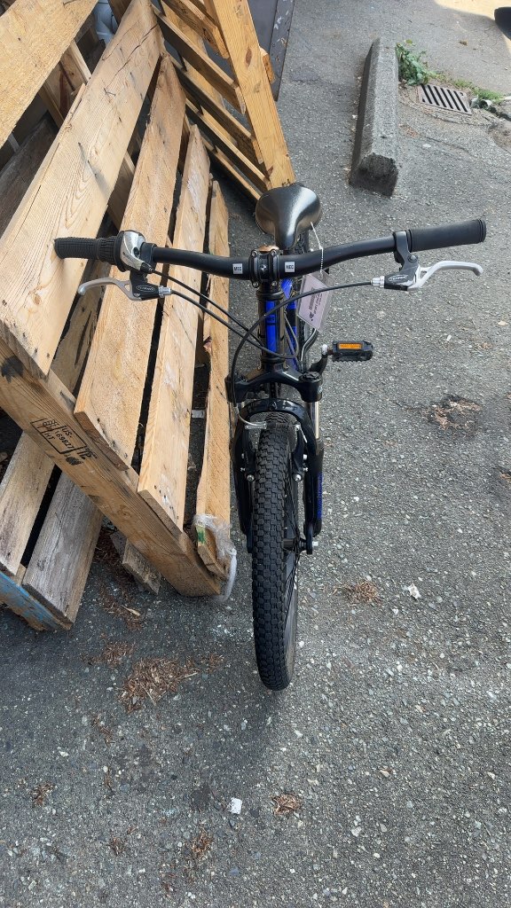 MEC Dash 20" Kids' Mountain Bike