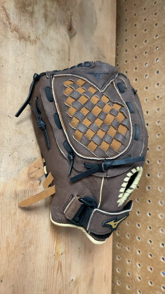 Mizuno PowerClose 11.5" Baseball Glove - RH