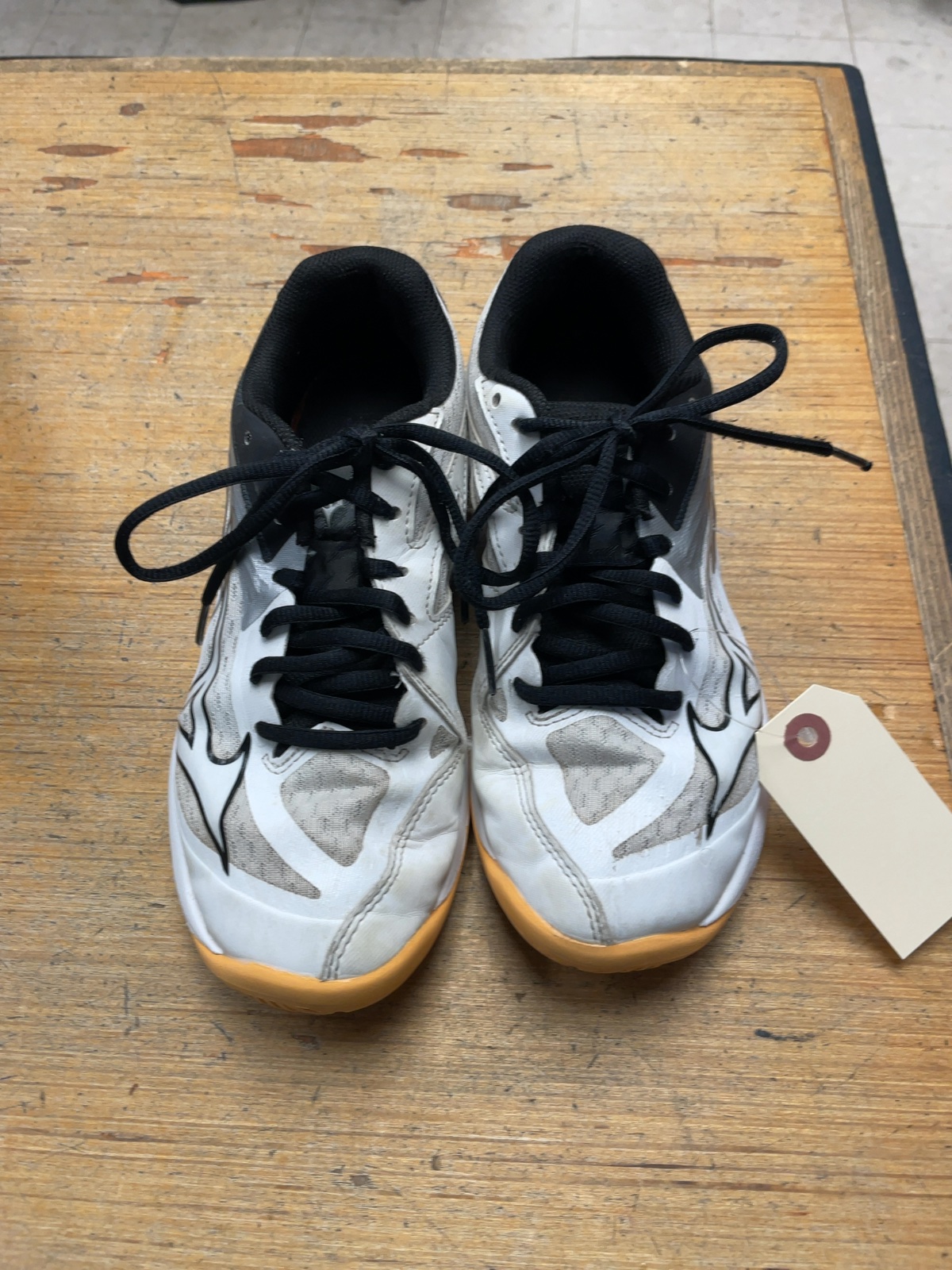 Mizuno Thunder Blade Z Size 7.5 US Women's Court Shoes