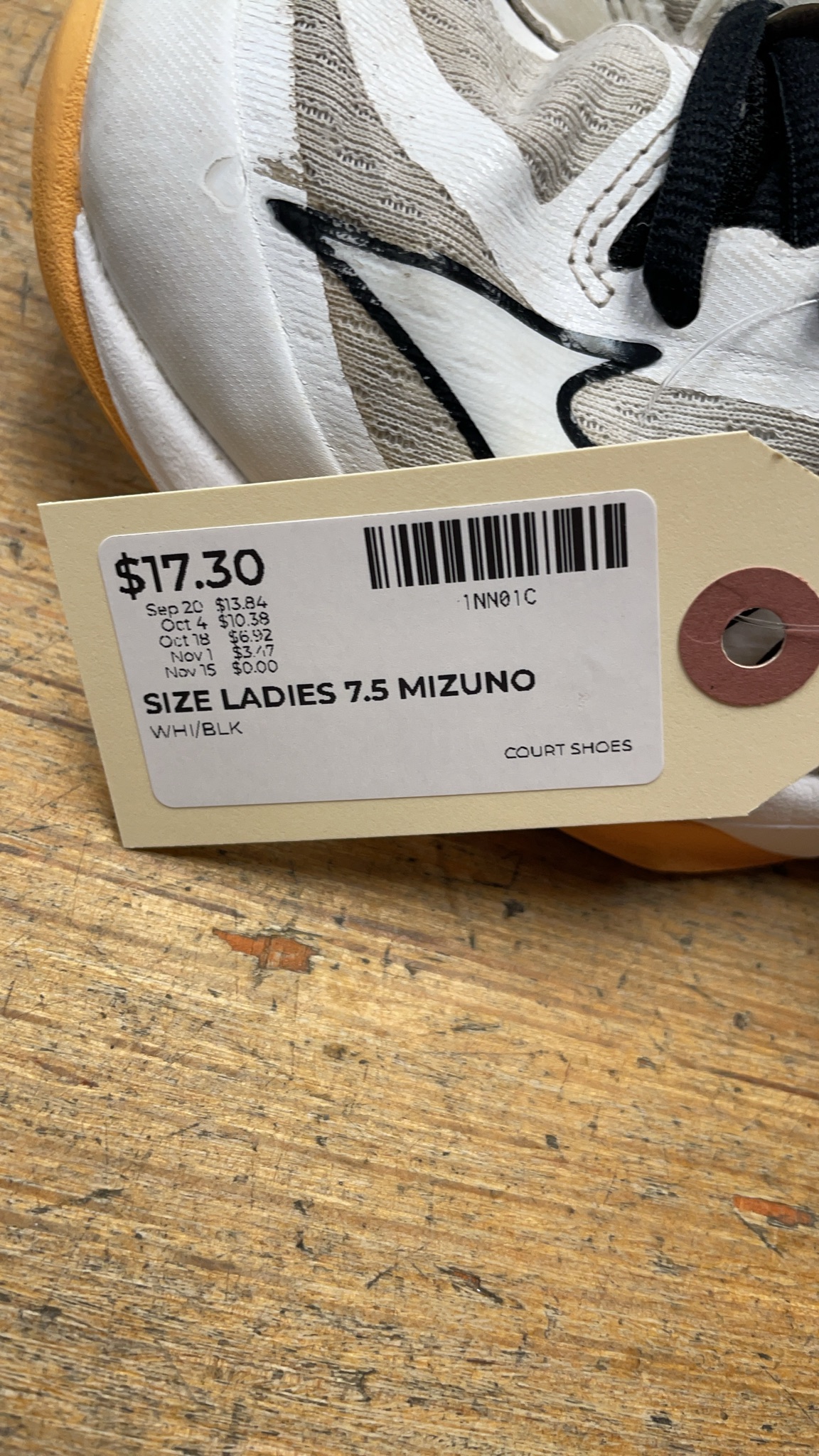 Mizuno Thunder Blade Z Size 7.5 US Women's Court Shoes