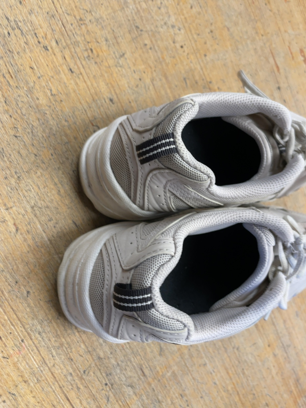 New Balance 530 Size 6 White Sneakers