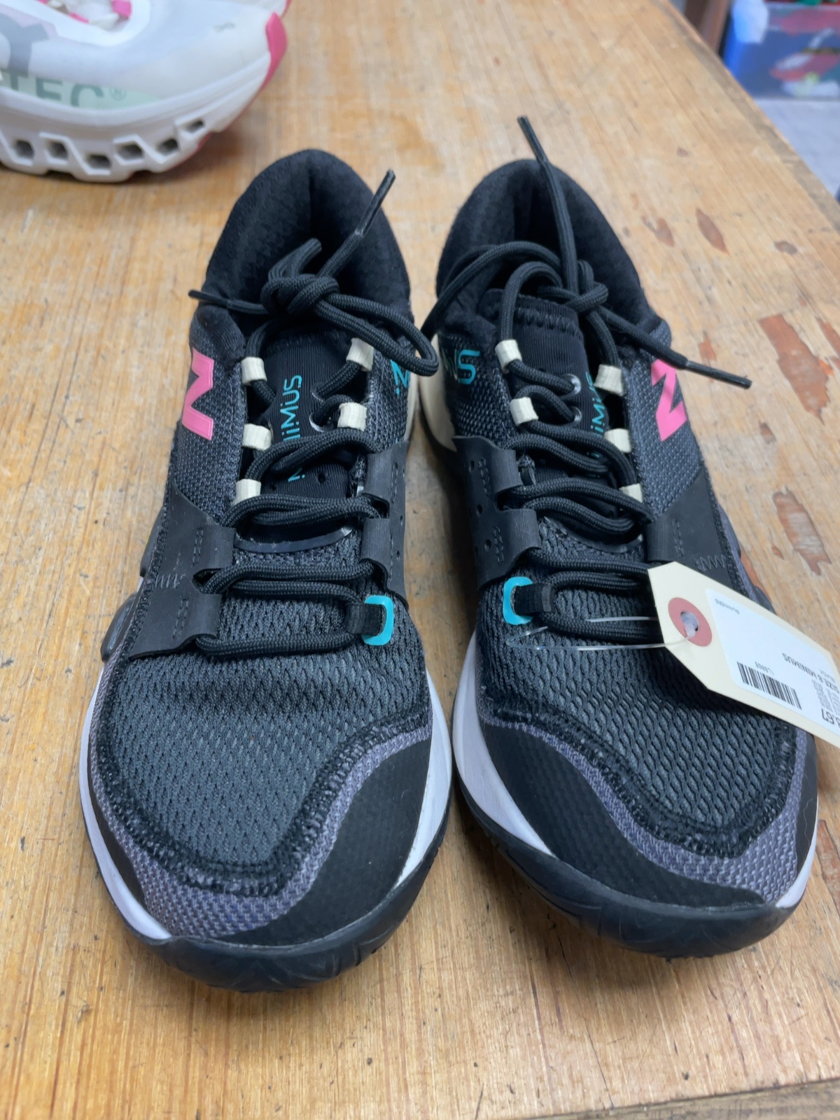 New Balance Minimus Size 8 Black Training Shoes - image 1