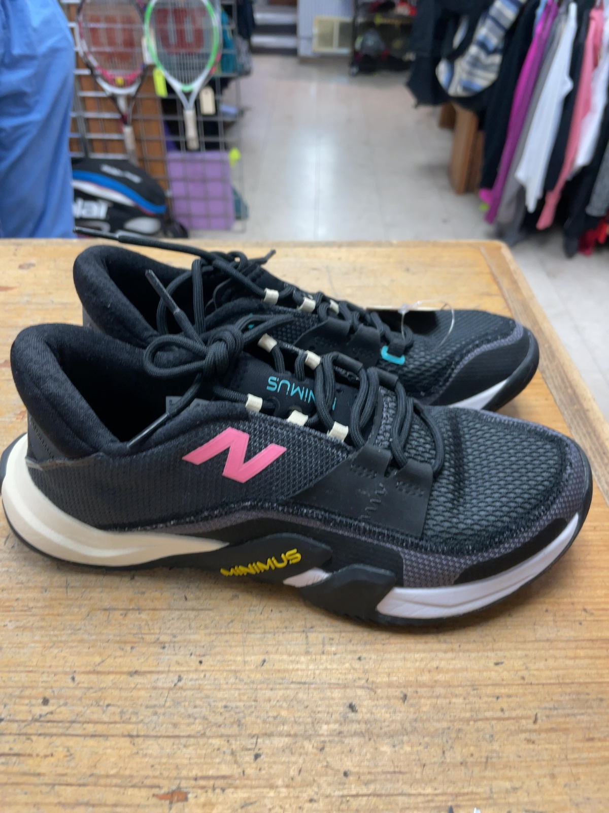 New Balance Minimus Size 8 Black Training Shoes