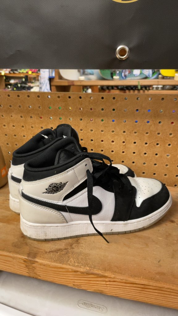 Nike Air Jordan 1 Mid Black/White Size 6.5