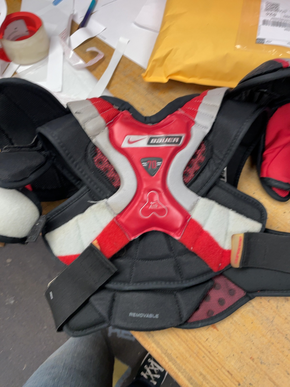 Nike Bauer 70 JR Small/Medium Hockey Shoulder Pads