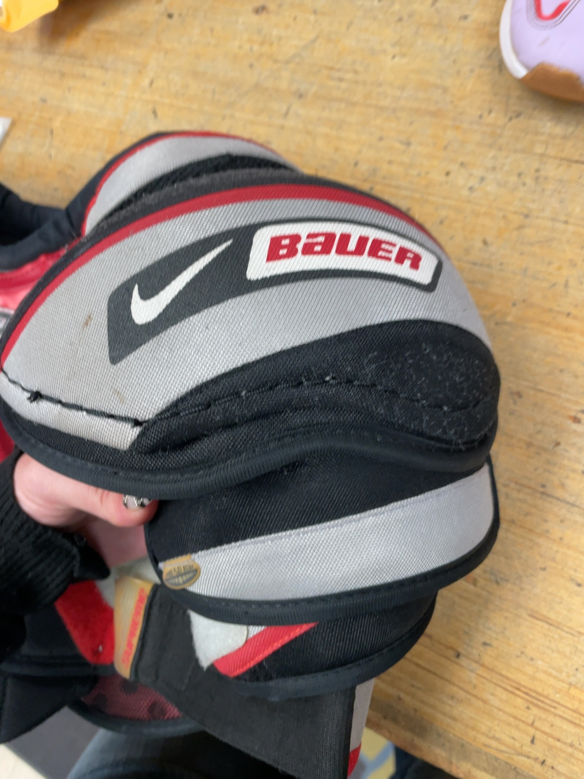 Nike Bauer 70 JR Small/Medium Hockey Shoulder Pads