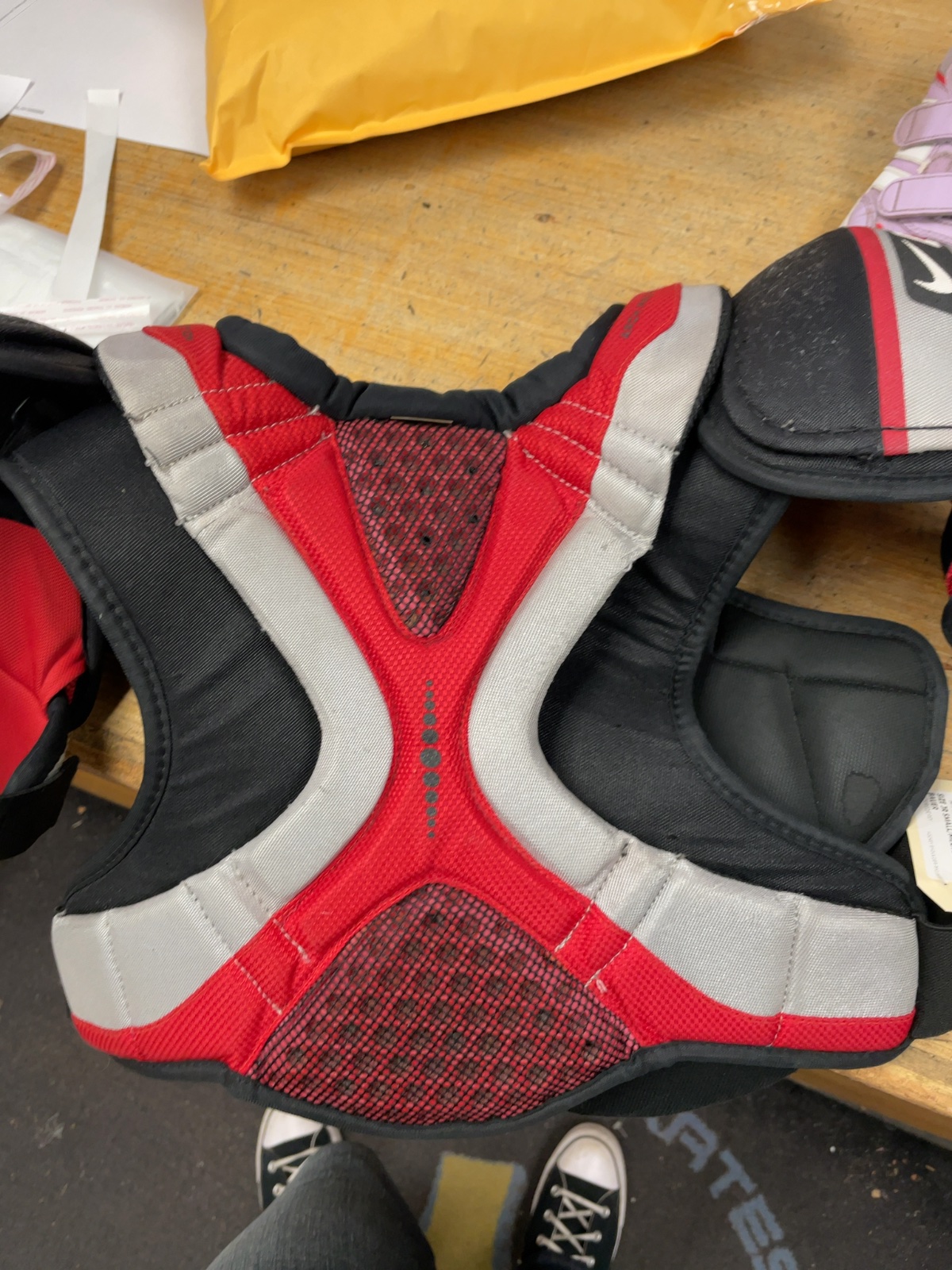 Nike Bauer 70 JR Small/Medium Hockey Shoulder Pads