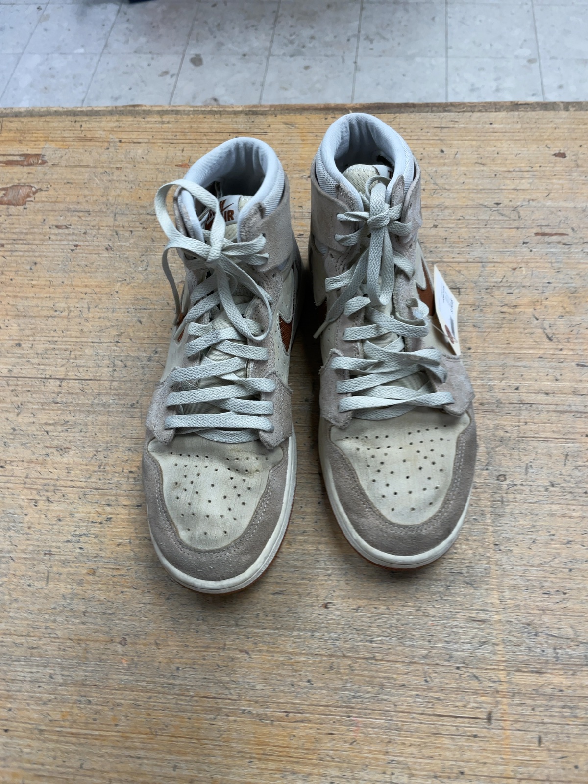 Nike Jordan Size 9 Off White/Brown Basketball Shoes