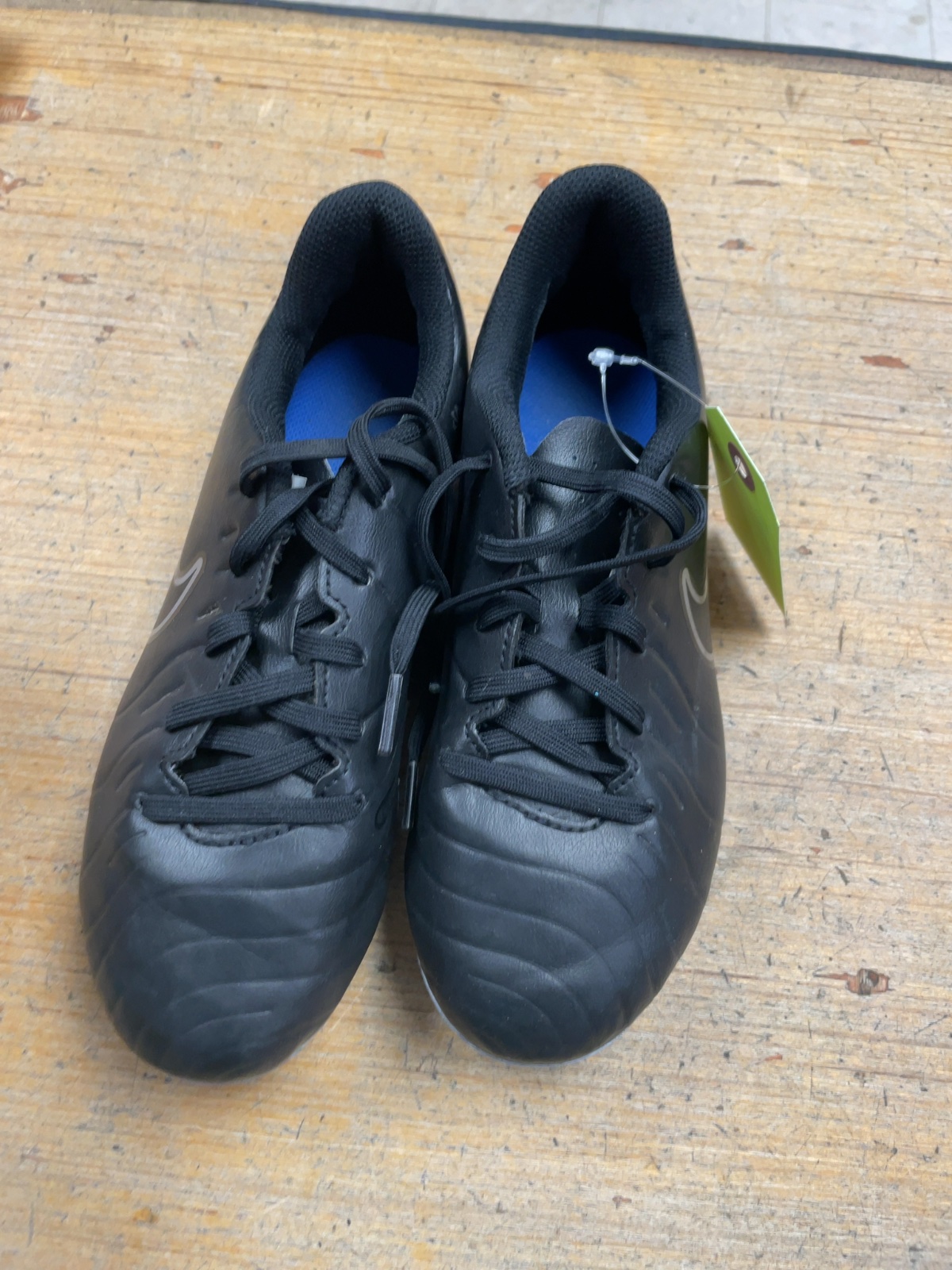 Nike Jr. Tiempo Legend 10 Club 4Y Soccer Cleats
