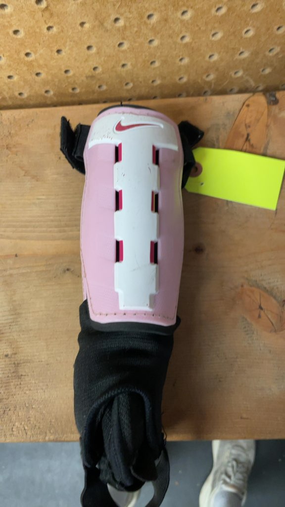 Nike Junior Soccer Shin Pads - Pink