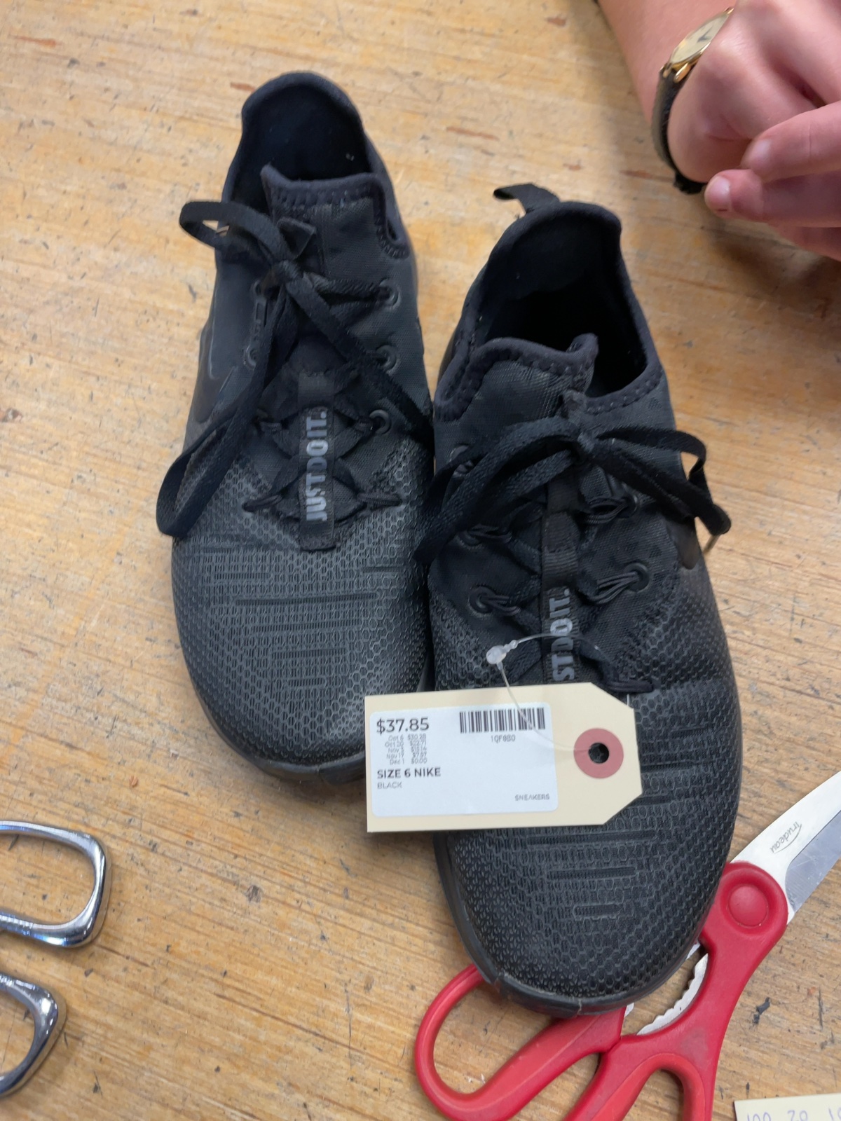 Nike Just Do It Size 6 Black Sneakers