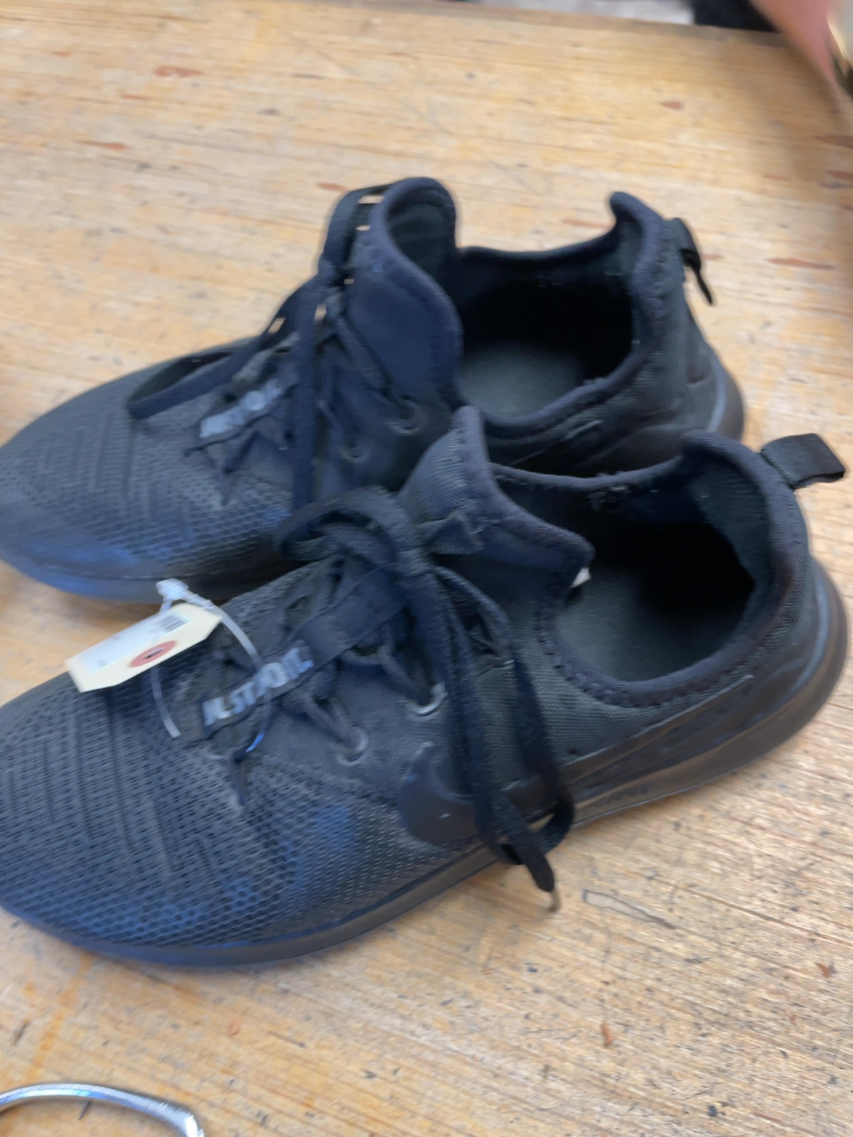 Nike Just Do It Size 6 Black Sneakers