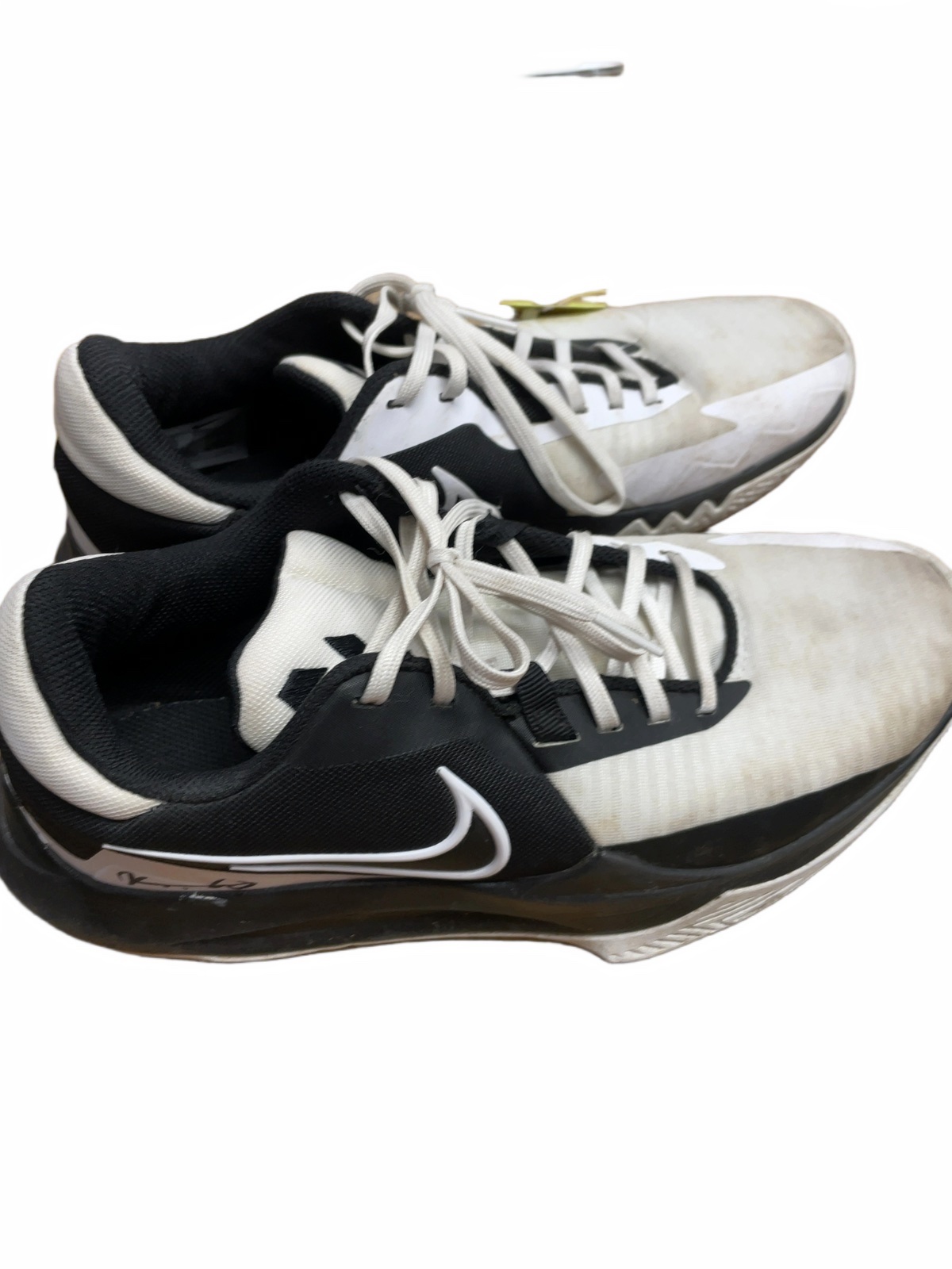 Nike Kyrie Flytrap Size 8 Basketball Sneakers - image 1