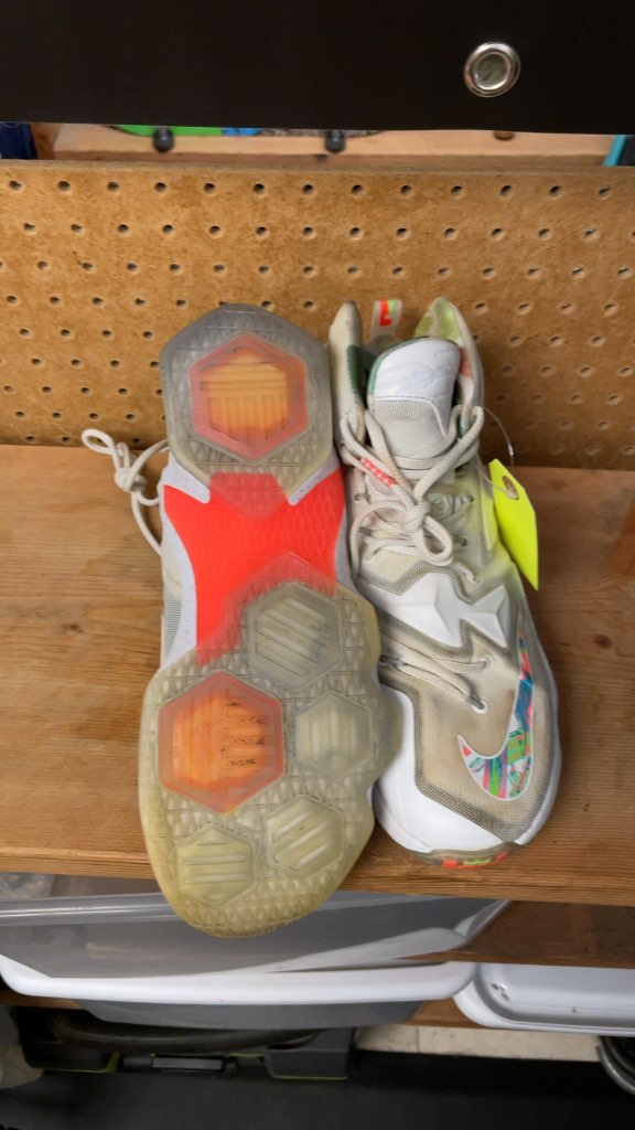 Nike LeBron 13 Basketball Shoes - Size 9.5