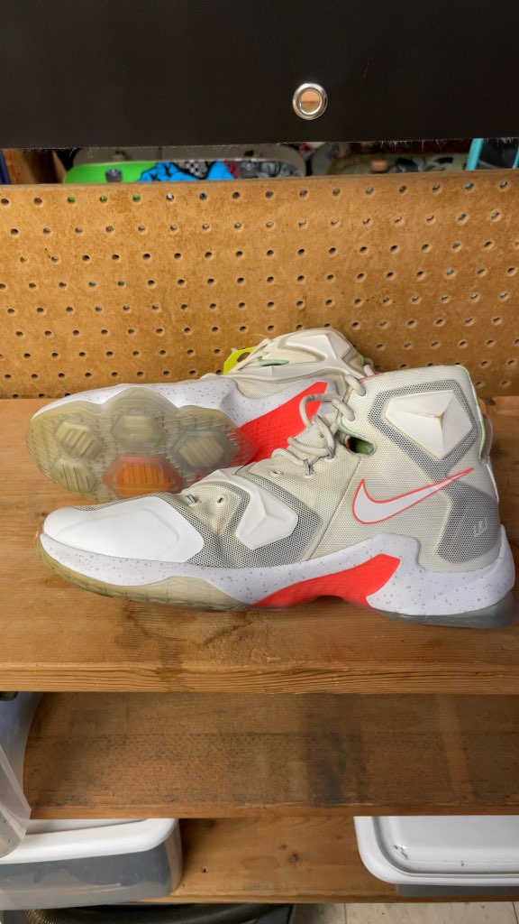 Nike LeBron 13 Basketball Shoes Size 9.5