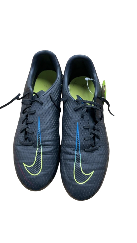 Nike Phantom Soccer Cleats