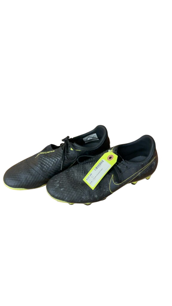 Nike Phantom Soccer Cleats - Size 7