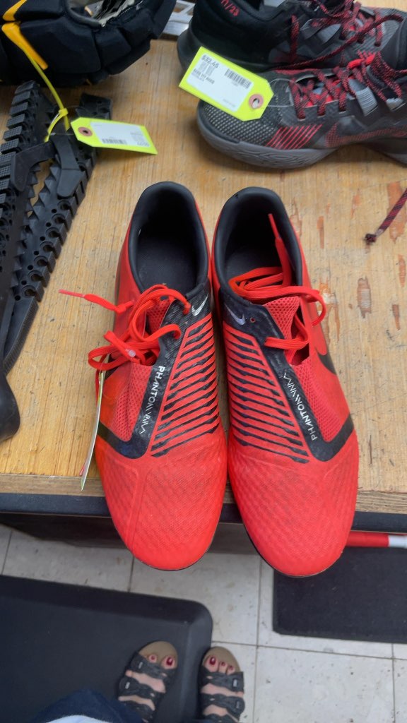 Nike Phantom VNM Soccer Cleats - Size 9.5