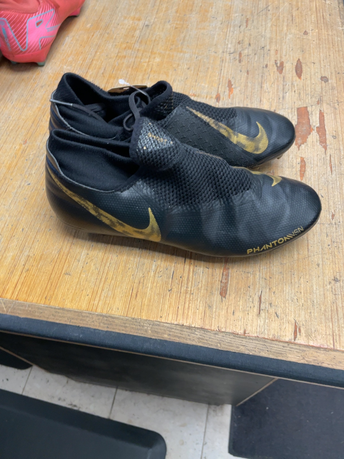 Nike Phantom VSN Size 8 Soccer Cleats
