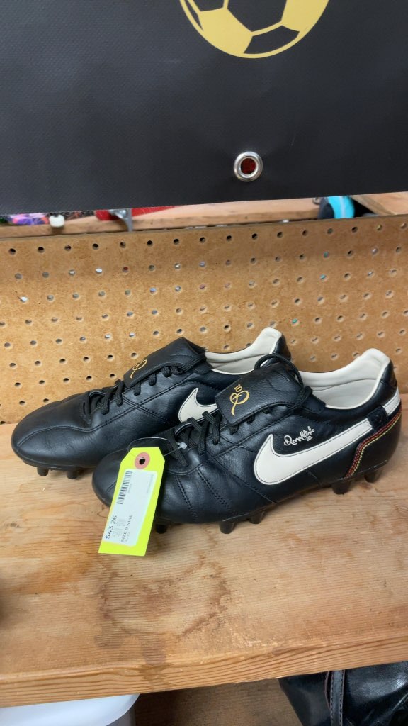 Nike Ronaldinho 10 Soccer Cleats - Size 9