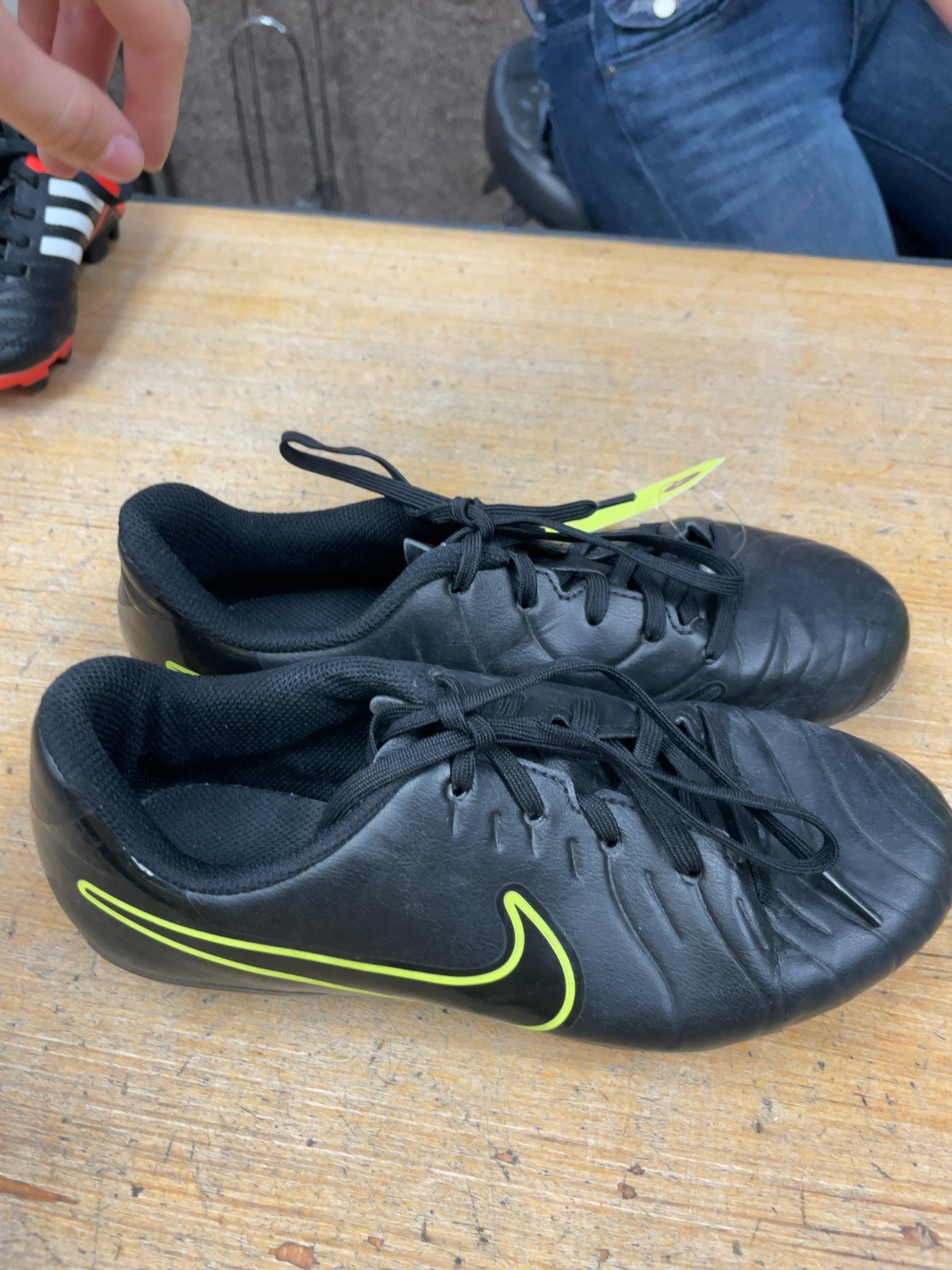 Nike Soccer Cleats 4.5 Black/Yellow