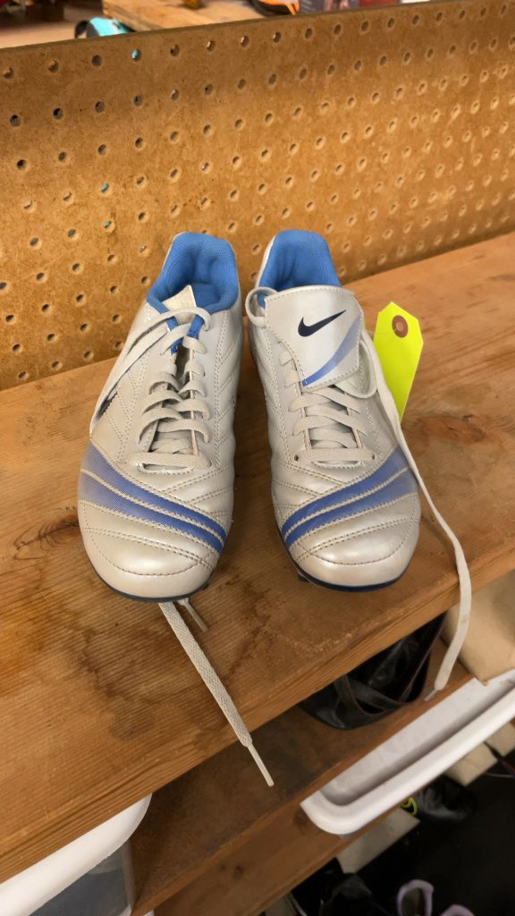 Nike Soccer Cleats Grey/Blue Size 6.5