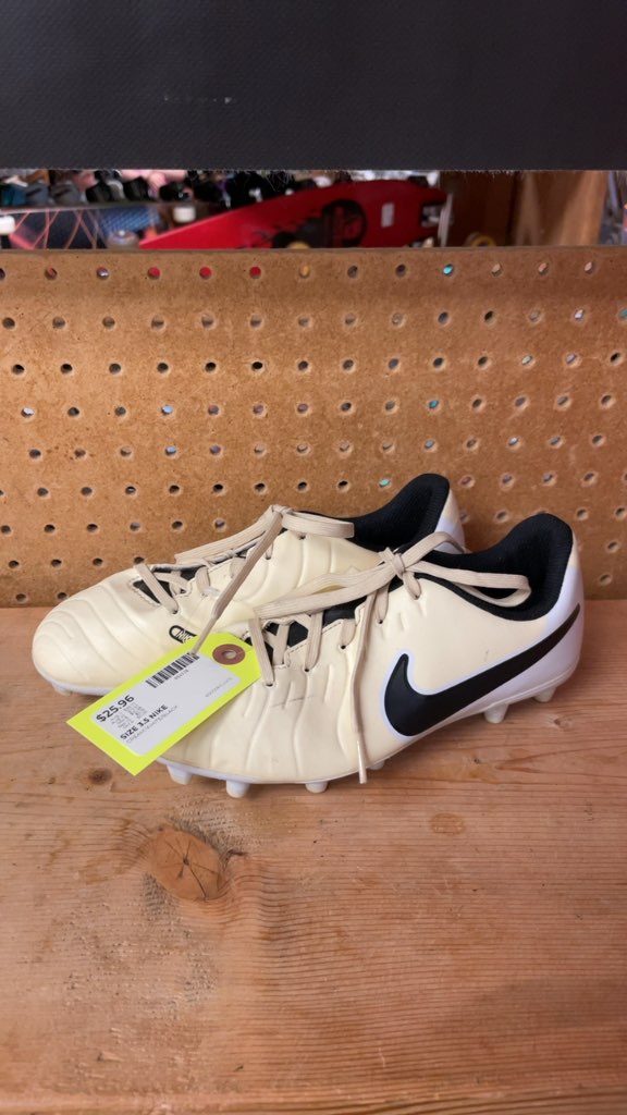Nike Soccer Cleats Size 3.5