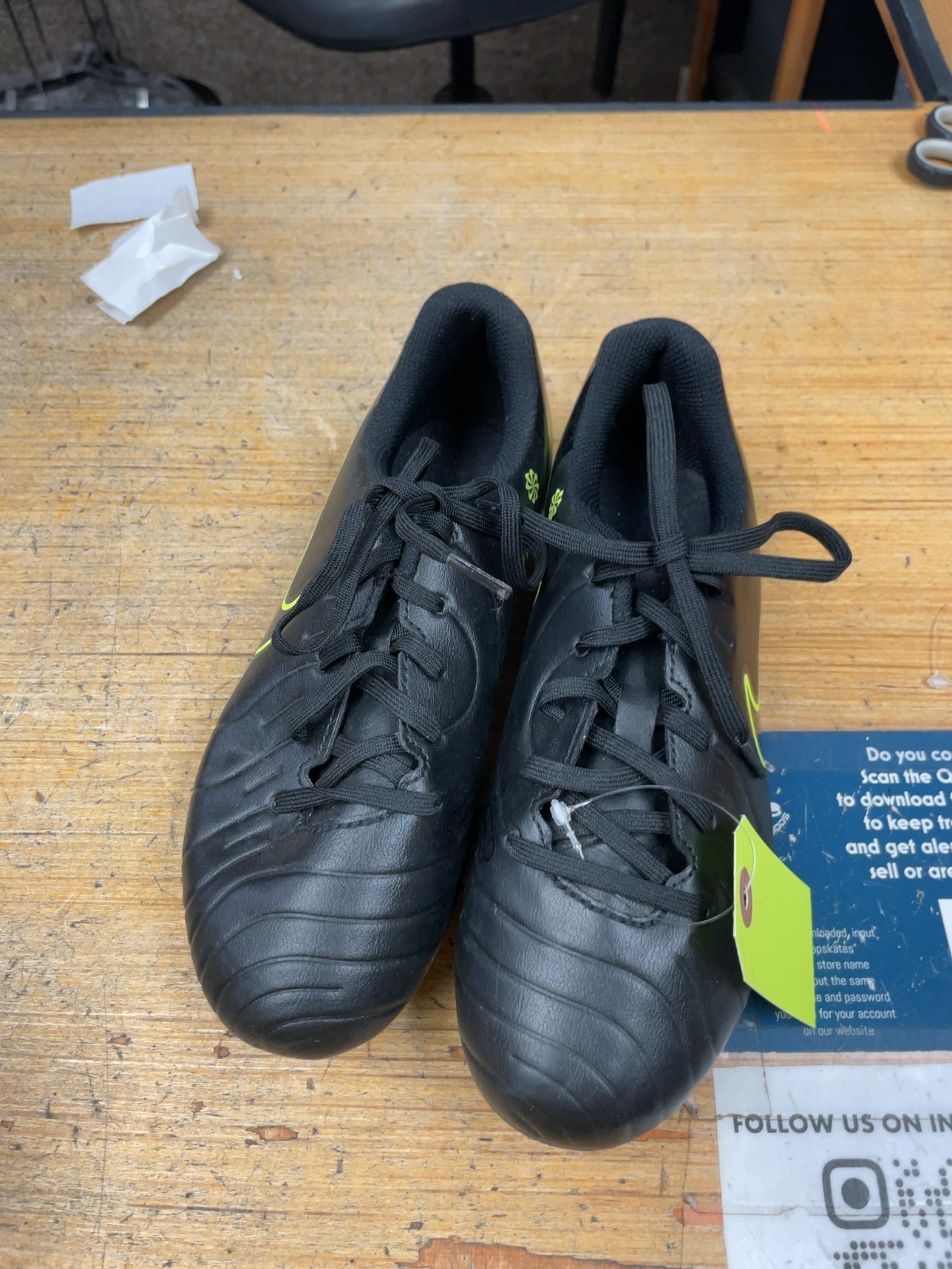 Nike Soccer Cleats Size 4.5 Black/Yellow