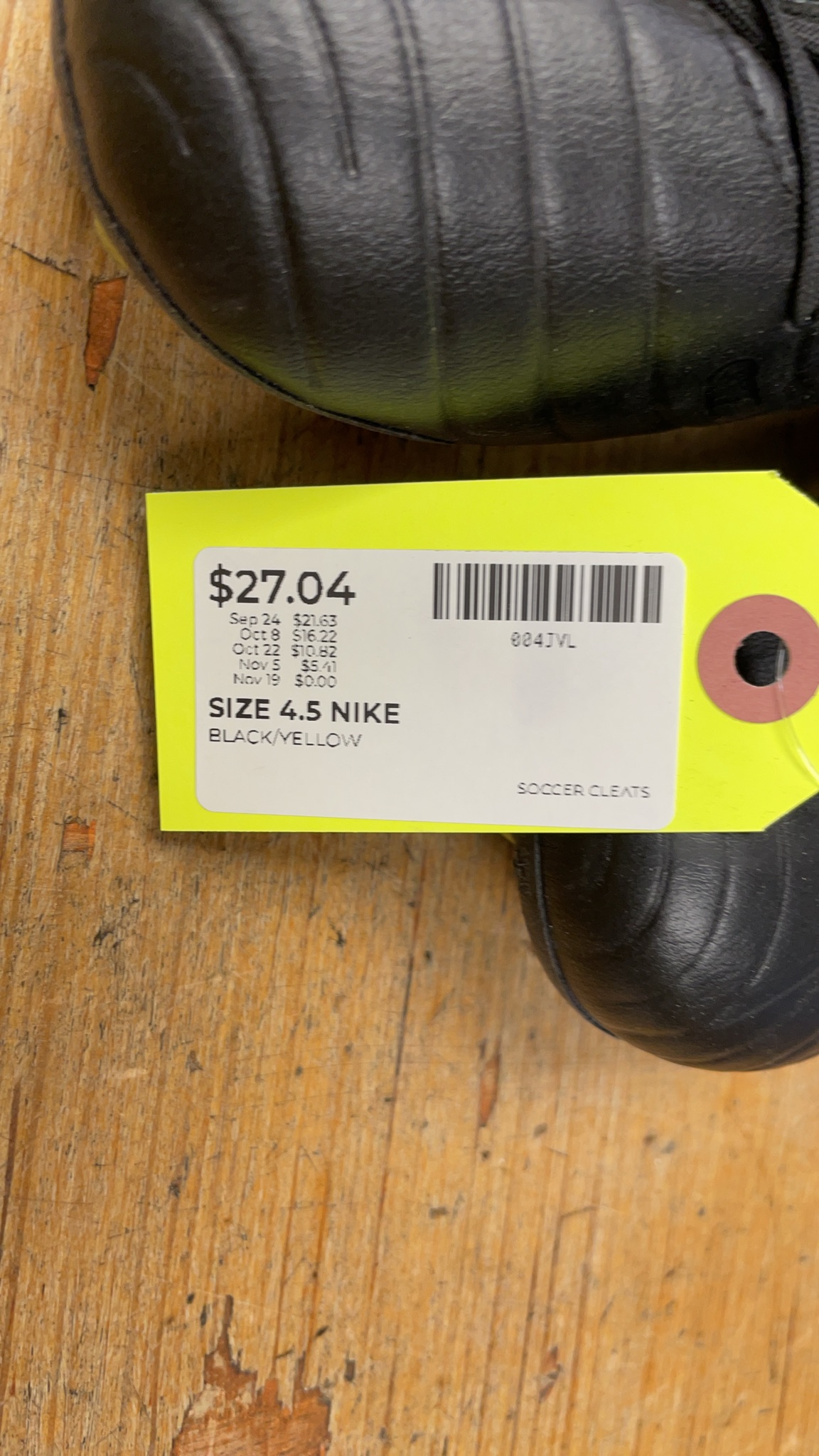 Nike Soccer Cleats Size 4.5 Black/Yellow