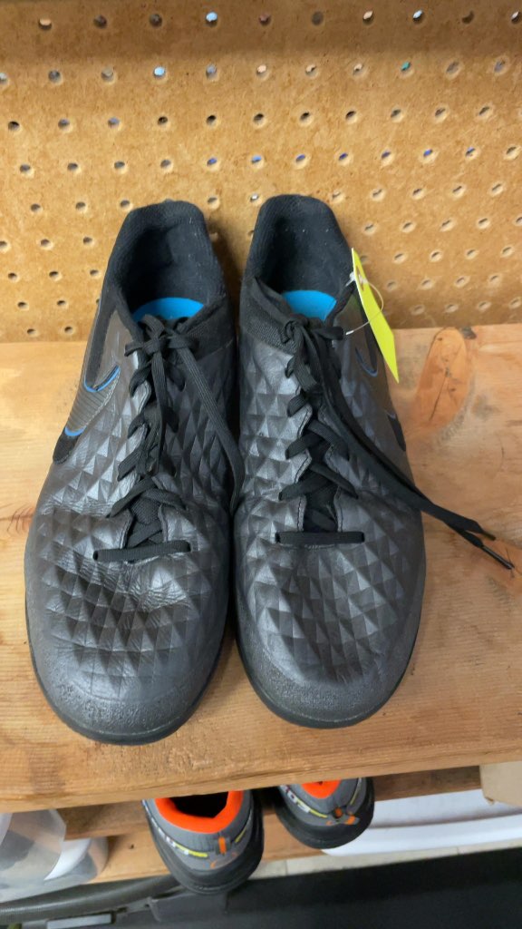 Nike Tiempo Indoor Soccer Shoes - Size 10.5 - Black/Blue