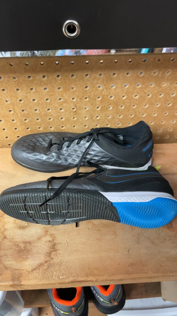 Nike Tiempo Indoor Soccer Shoes - Size 10.5 - Black/Blue