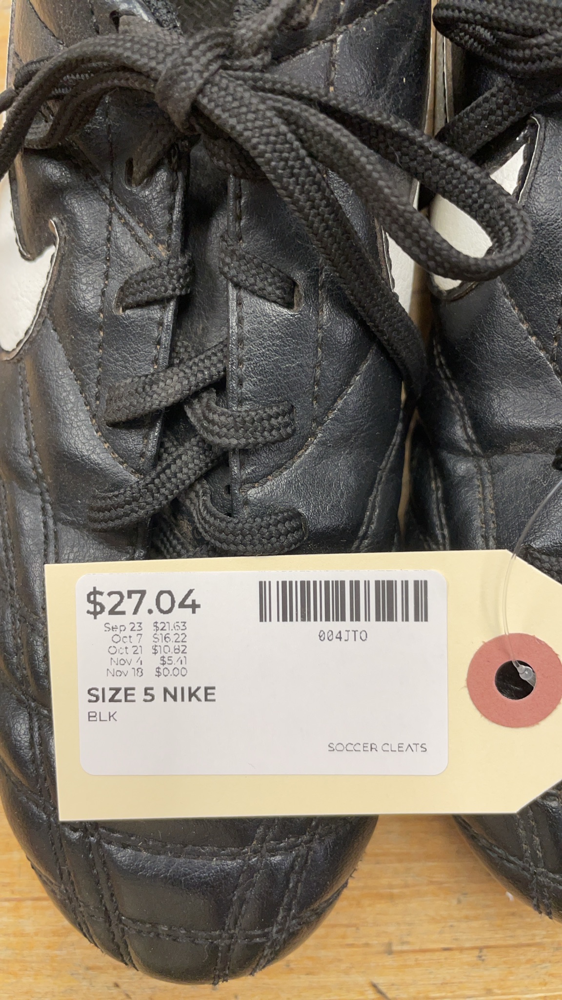 Nike Tiempo Size 5 Soccer Cleats