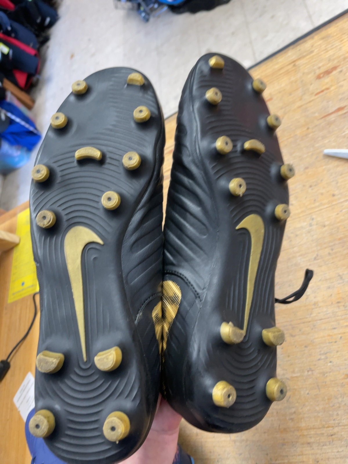 Nike Tiempo Size 9 Black/Gold Soccer Cleats