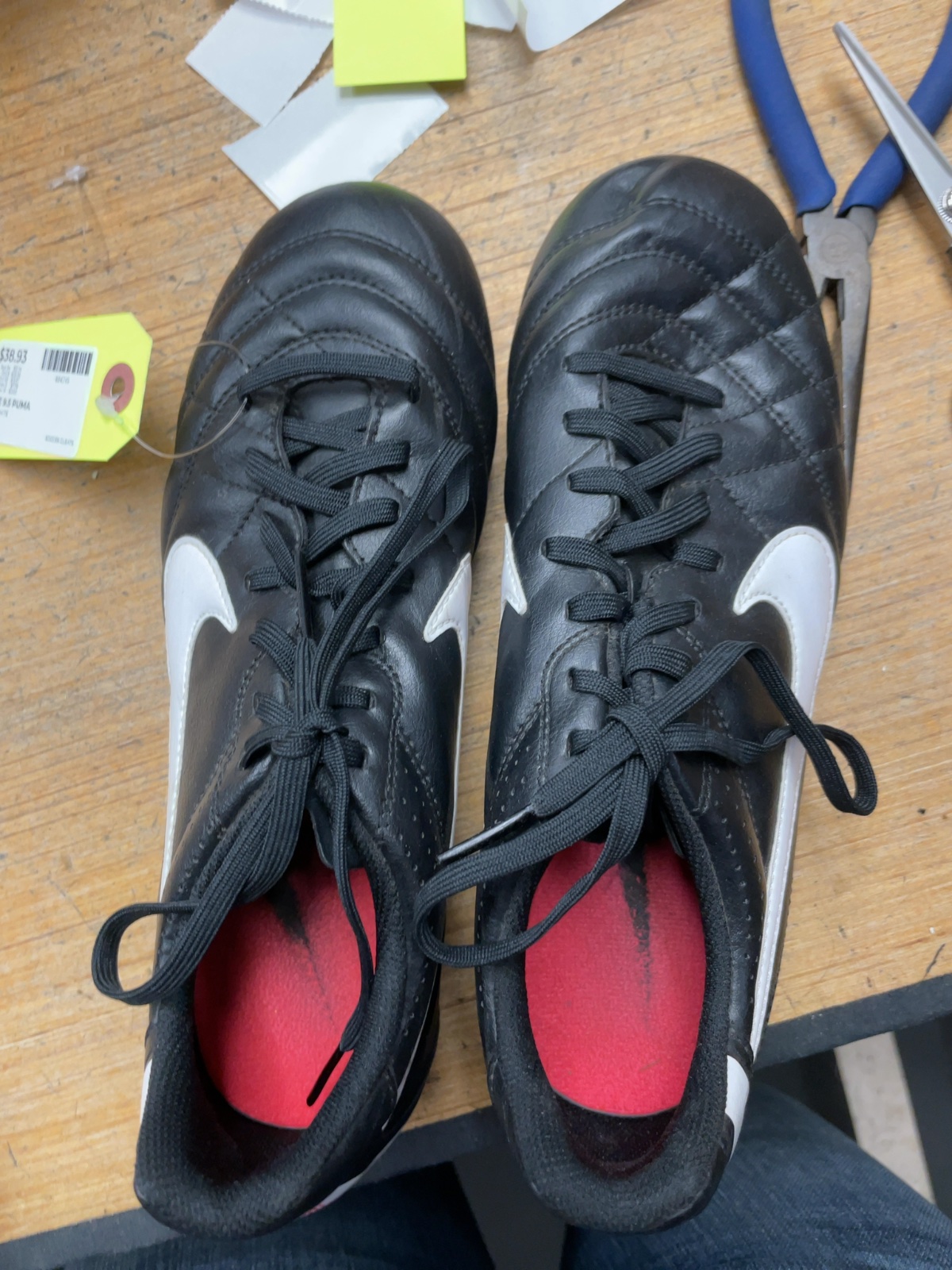 Nike Tiempo Size 9.5 Soccer Cleats