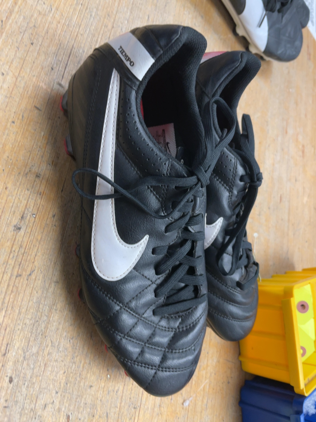 Nike Tiempo Size 9.5 Soccer Cleats
