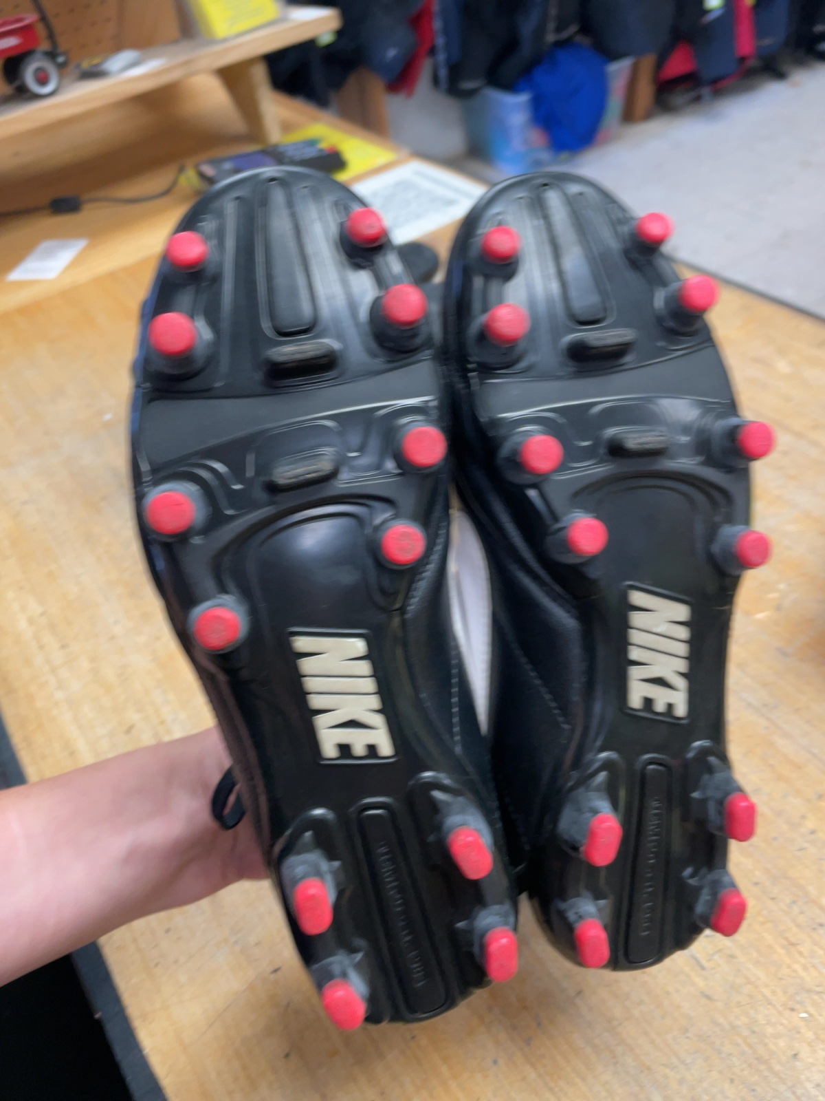 Nike Tiempo Size 9.5 Soccer Cleats