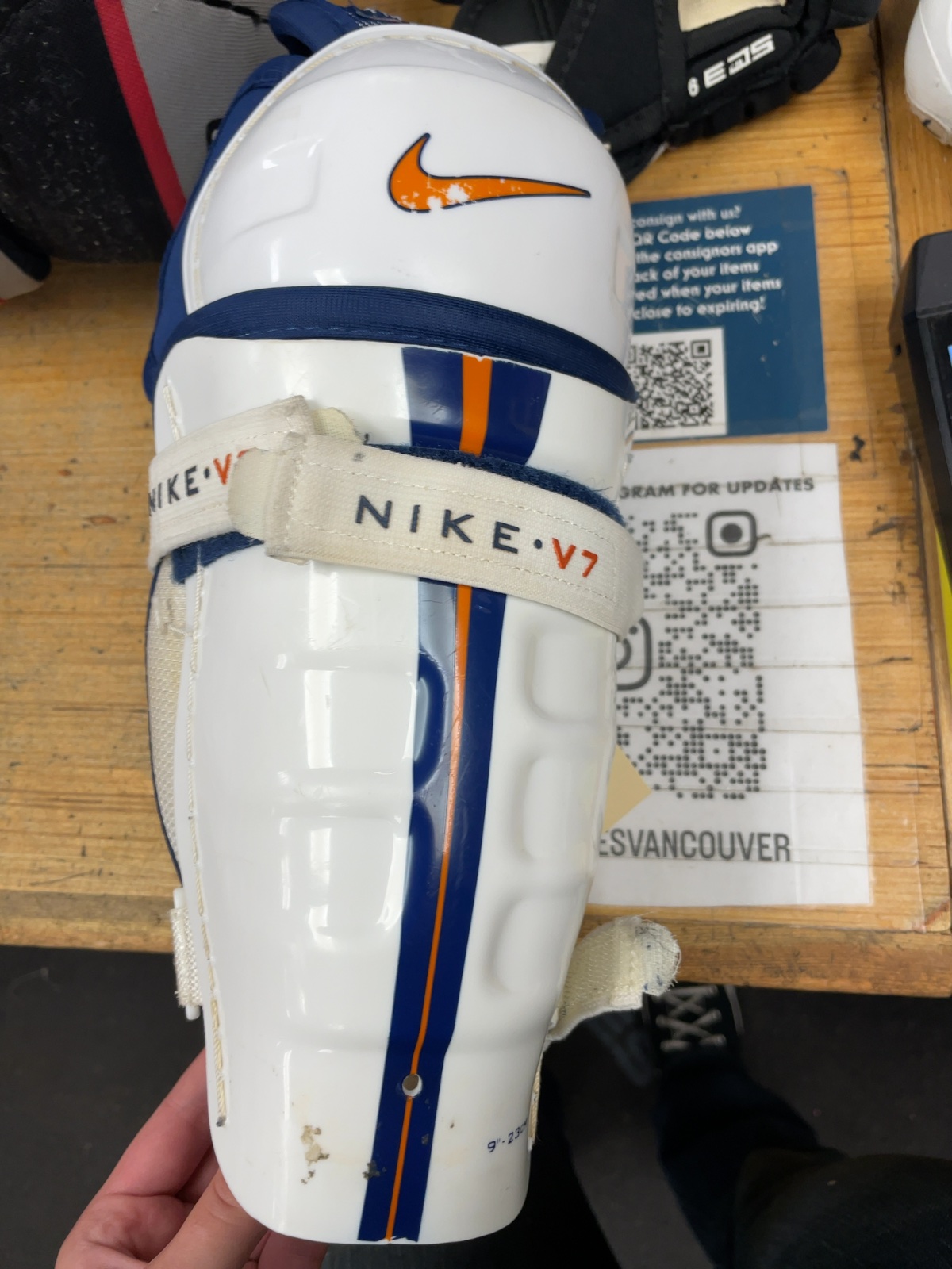 Nike V7 9" Hockey Shin Pads