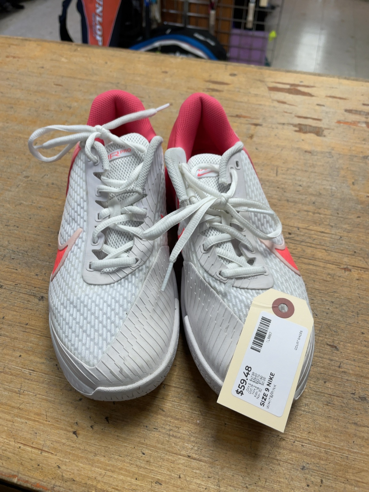 Nike Vapor Pro Size 9 White/Pink Court Shoes