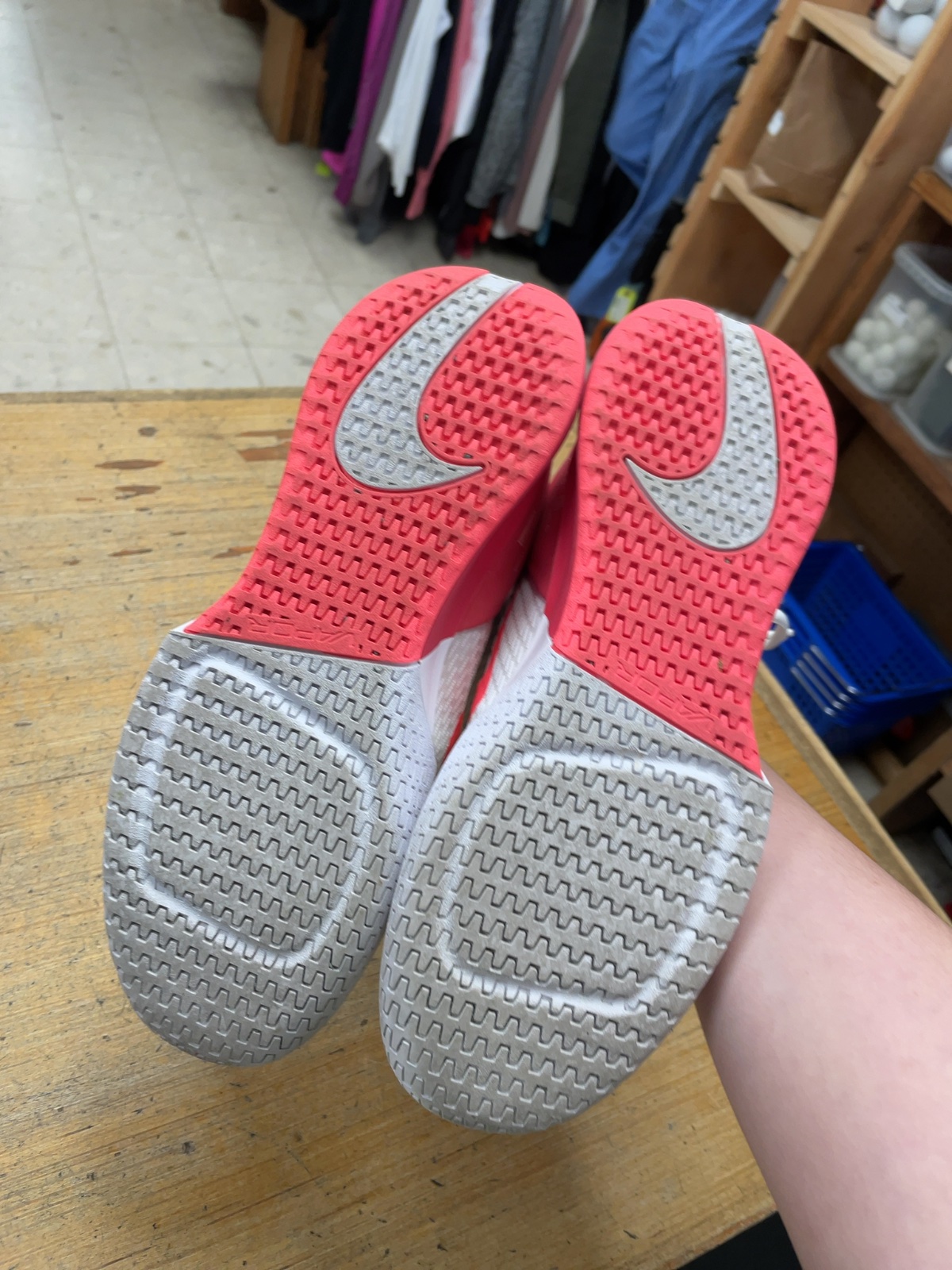 Nike Vapor Pro Size 9 White/Pink Court Shoes