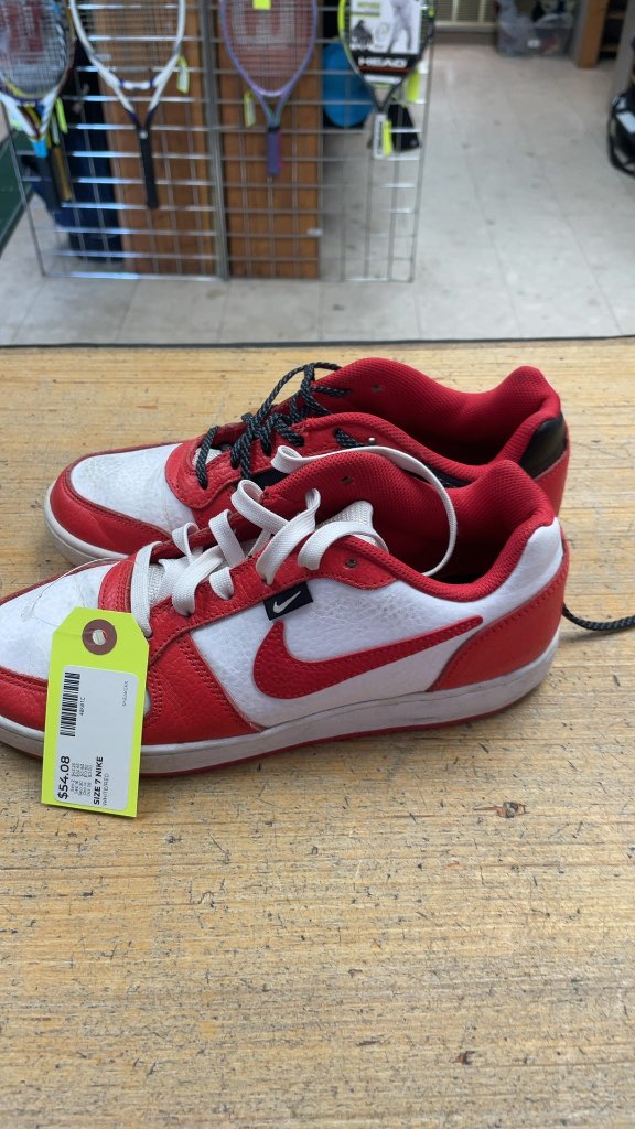 Nike White and Red Sneakers - Size 7